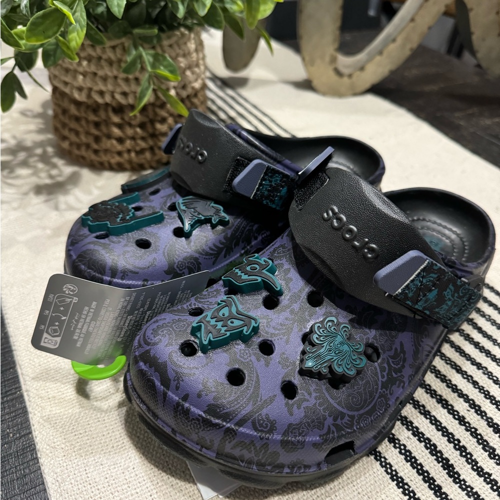 Crocs women size 6